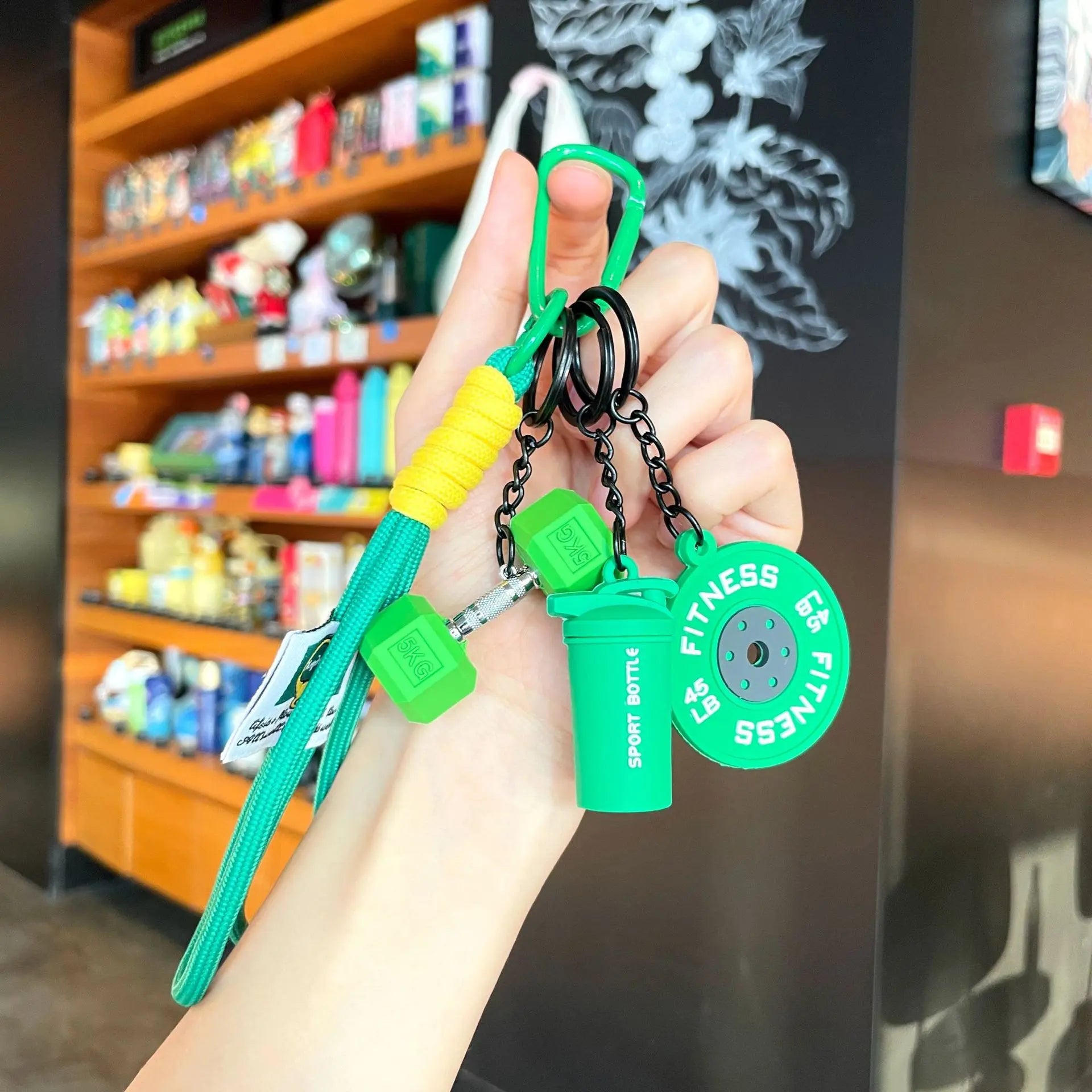 Metal Barbell Plate Pendant - Mini Weight Plate Fitness Accessory with Snap Hook, Compact EDC Keychain for Fitness Enthusiasts & Boho Outfits, Stylish Sports Backpack Chain, Fitness Accessories, Compact Keychain Keychains