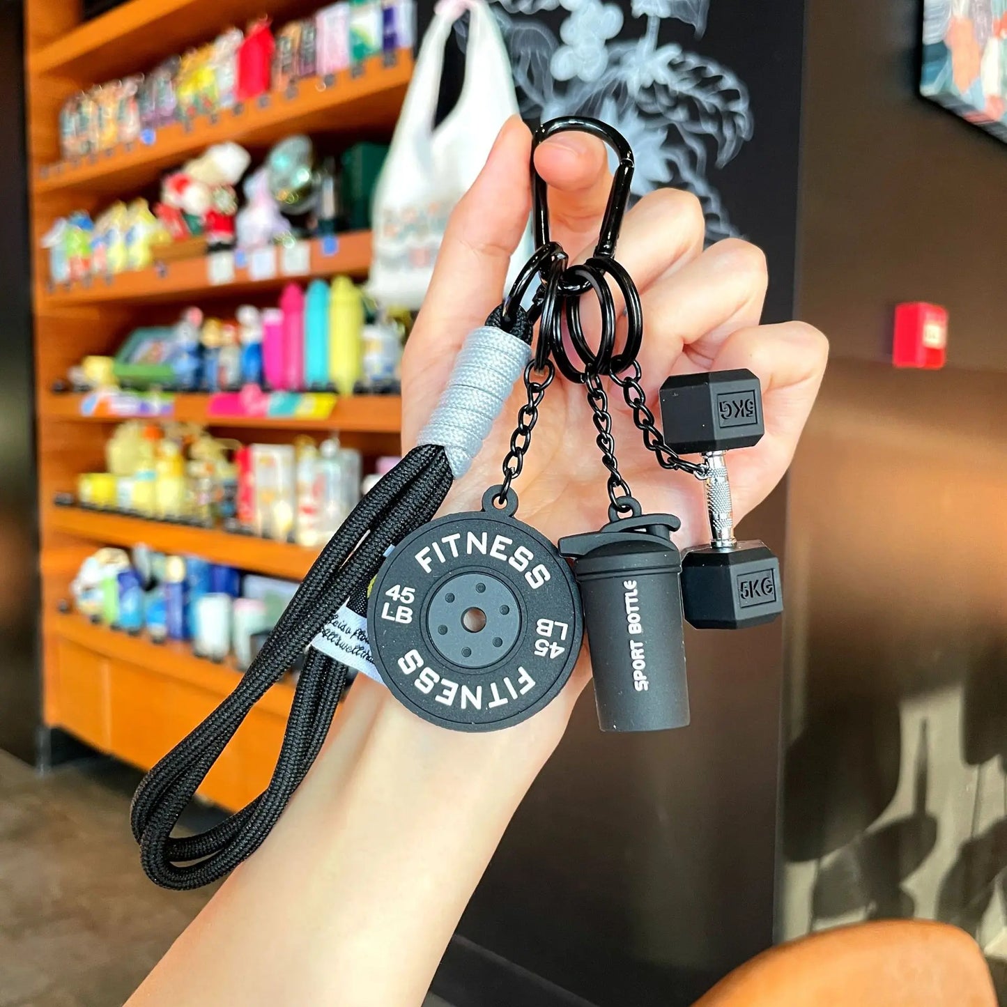 Metal Barbell Plate Pendant - Mini Weight Plate Fitness Accessory with Snap Hook, Compact EDC Keychain for Fitness Enthusiasts & Boho Outfits, Stylish Sports Backpack Chain, Fitness Accessories, Compact Keychain Keychains